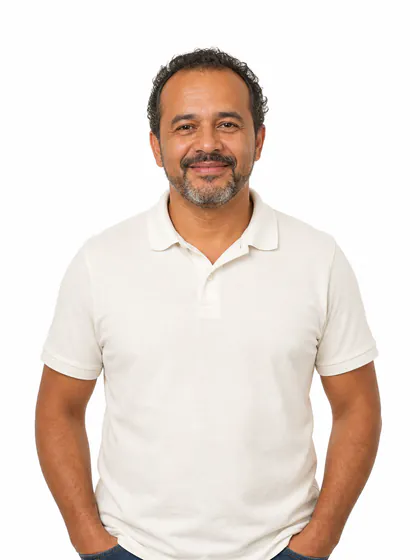 Homem brasileiro na faixa dos 40 anos